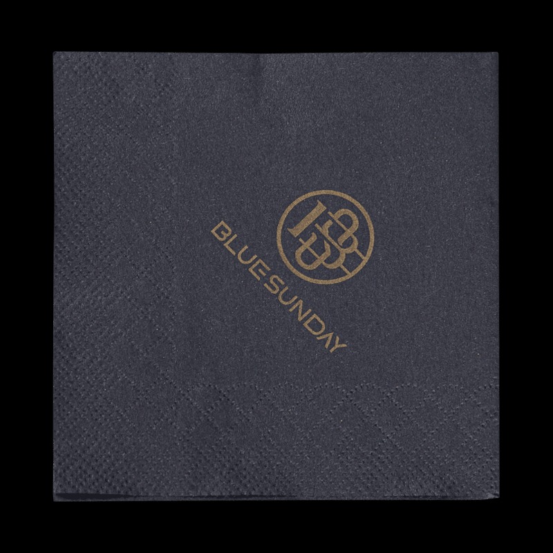 A sokoldalú nyomtatott színes papírszalvéták fokozzák az esemény általános élményét