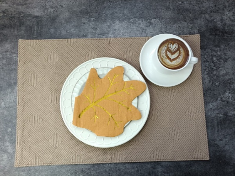 Mik azok a kivágott szalvéták? Teljes útmutató ezekhez a kreatív asztaldíszekhez