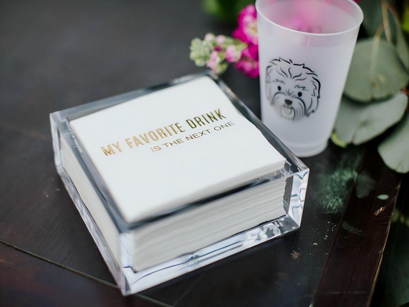 Miben különböznek a koktélszalvéták más típusú szalvétáktól méretüket és funkciójukat tekintve?